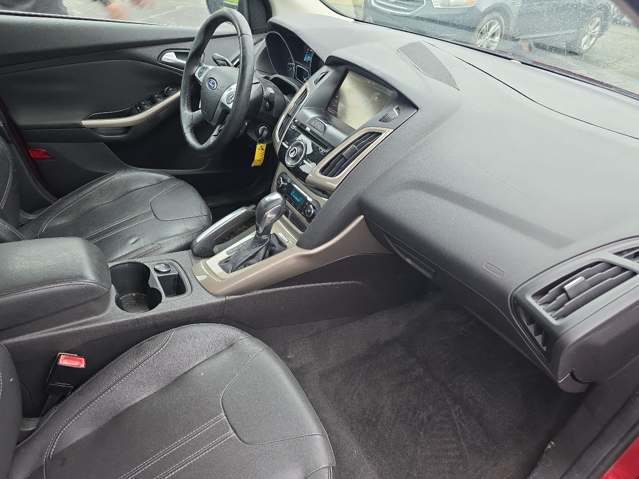 Ford Focus 4dr Sdn SEL 2012