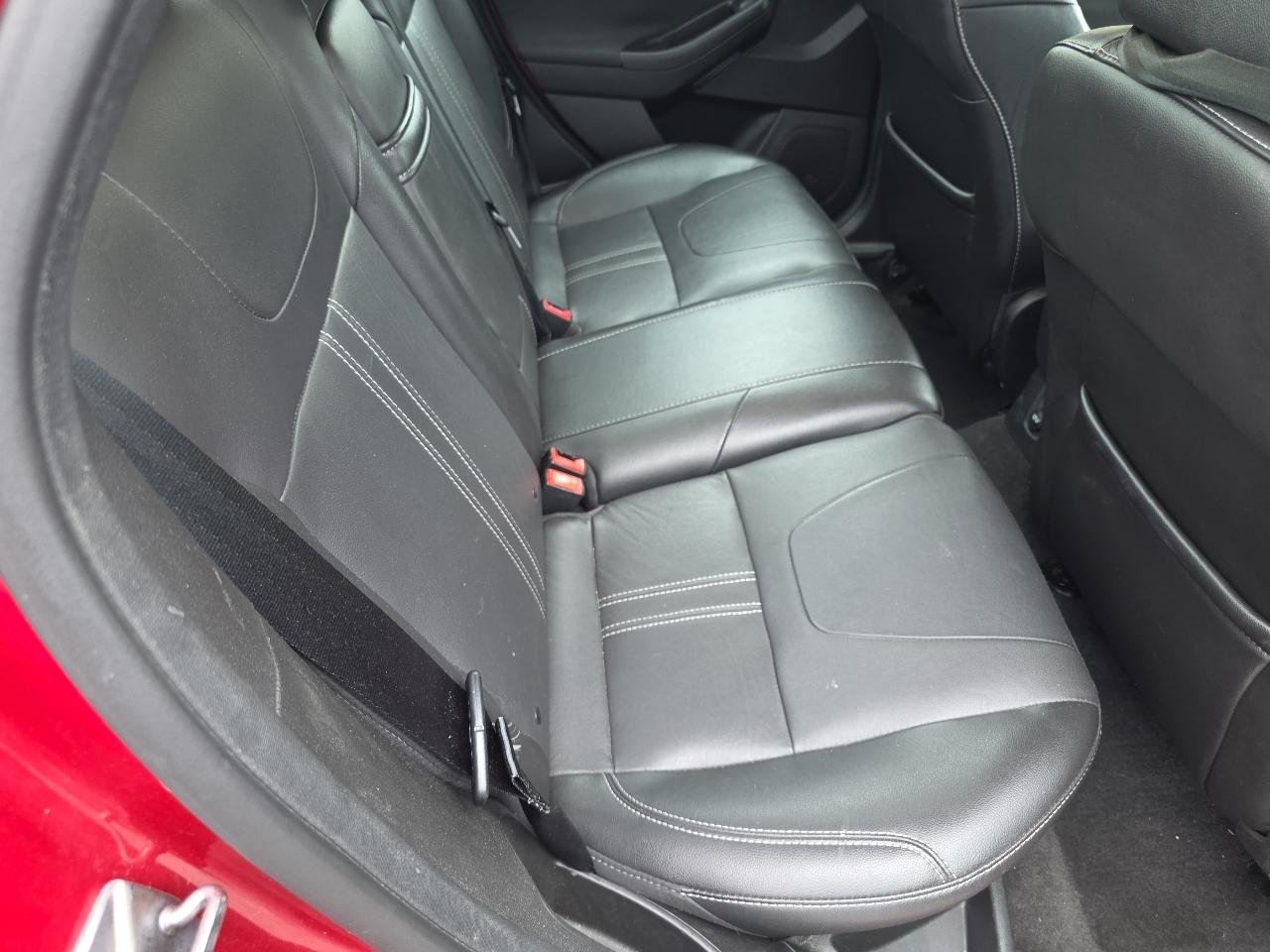Ford Focus 4dr Sdn SEL 2012