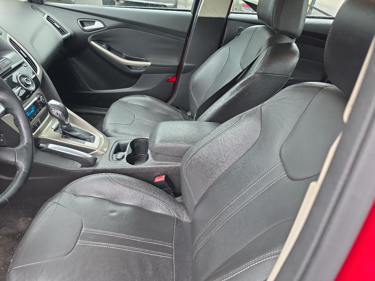Ford Focus 4dr Sdn SEL 2012