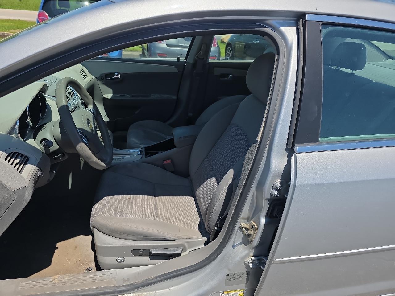 Chevrolet Malibu 4dr Sdn LS w/1LS 2012