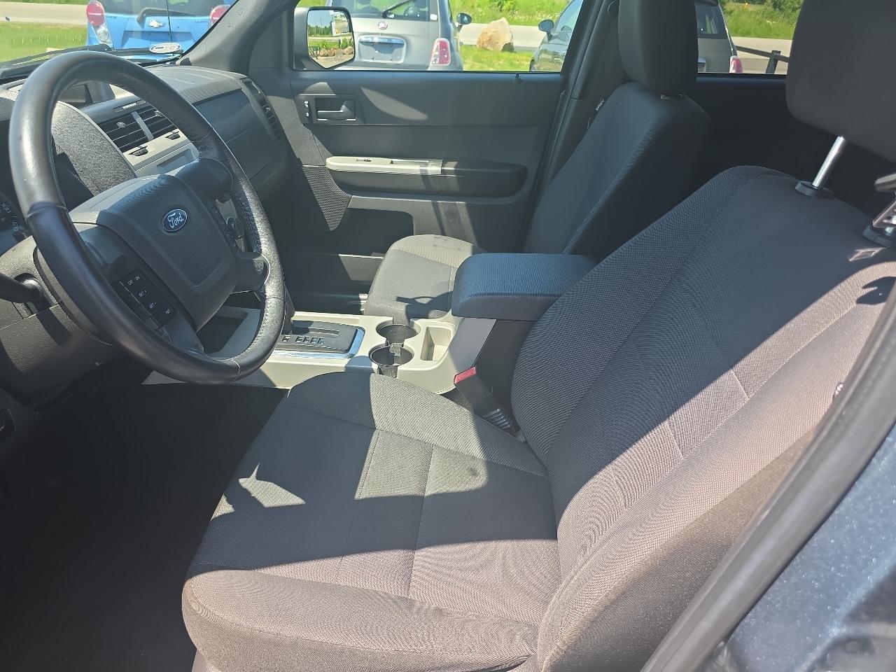Ford Escape 4WD 4dr XLT 2012