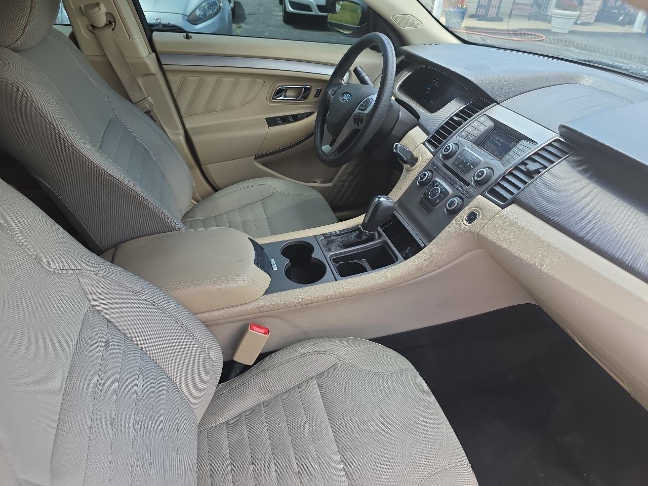 Ford Taurus 4dr Sdn SE FWD 2016