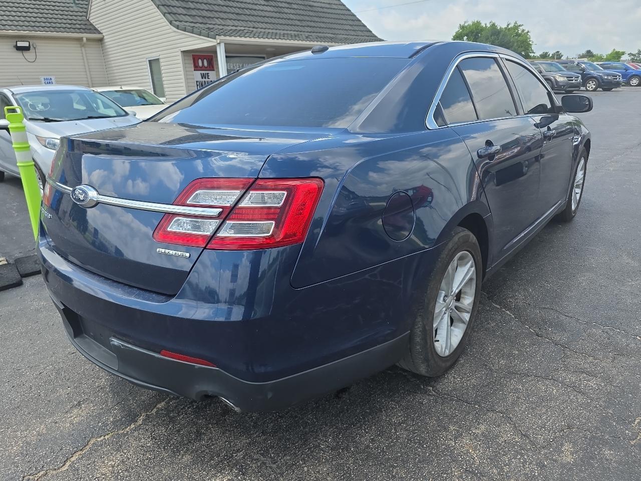 Ford Taurus 4dr Sdn SE FWD 2016