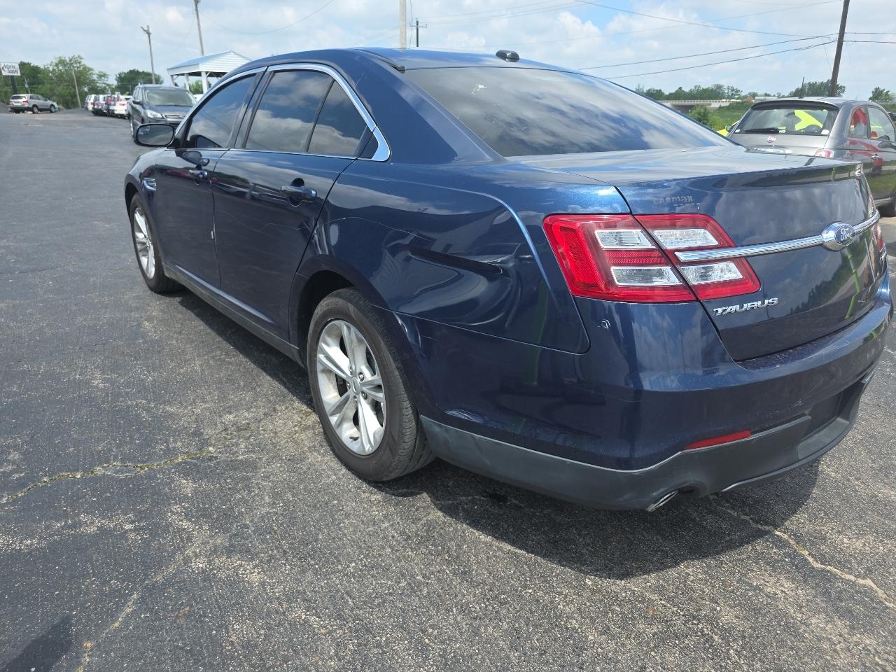 Ford Taurus 4dr Sdn SE FWD 2016