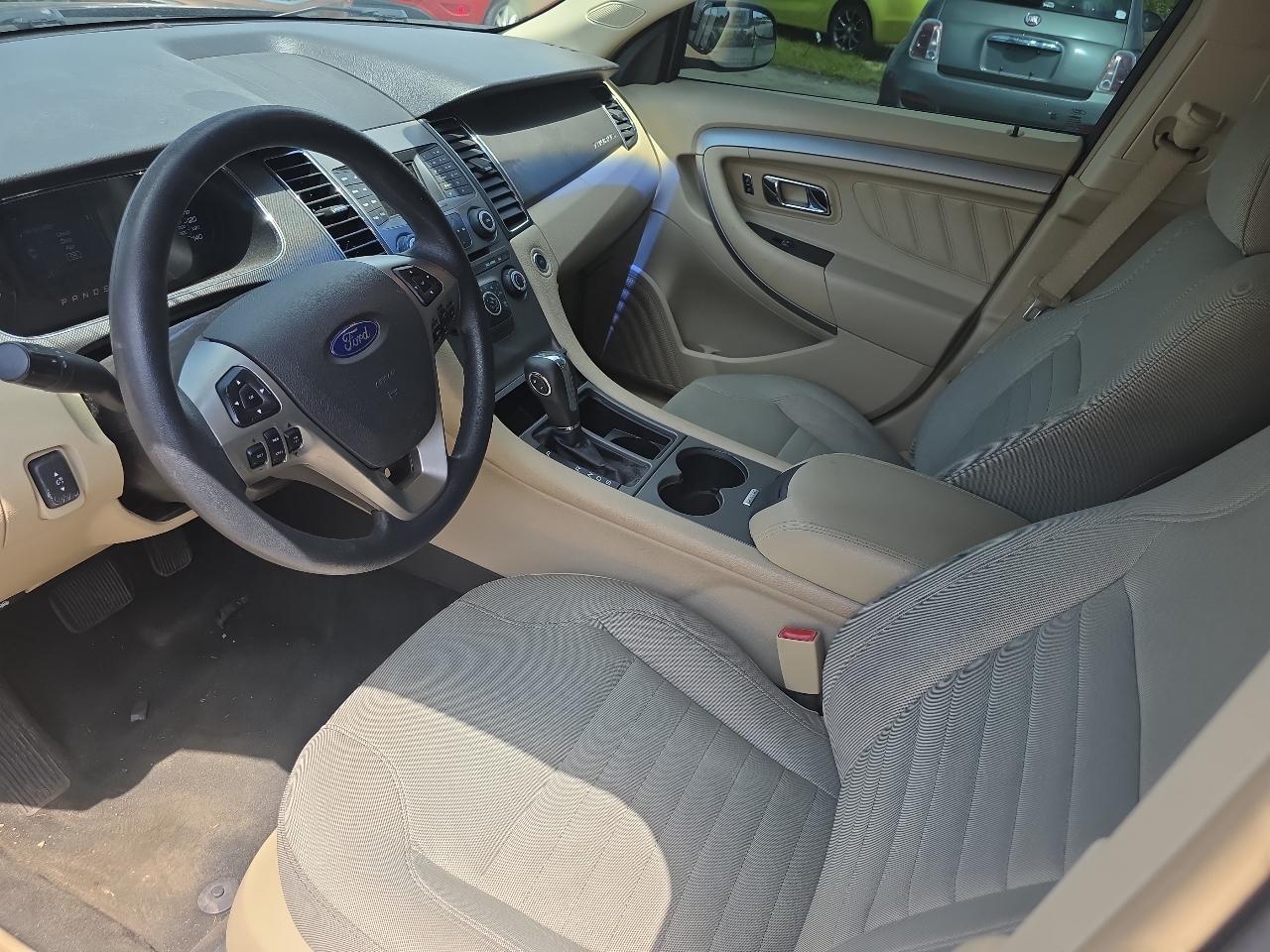 Ford Taurus 4dr Sdn SE FWD 2016