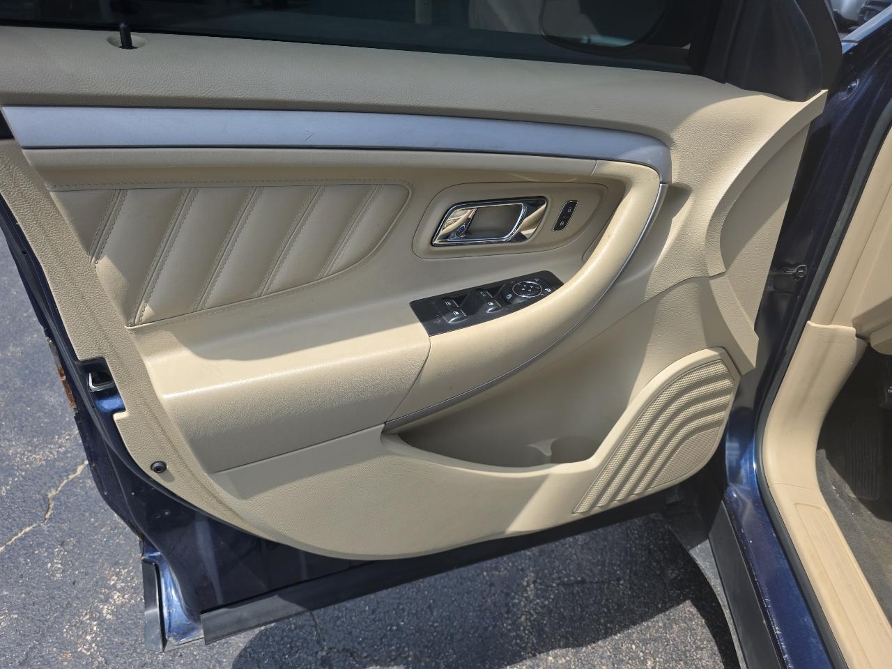 Ford Taurus 4dr Sdn SE FWD 2016