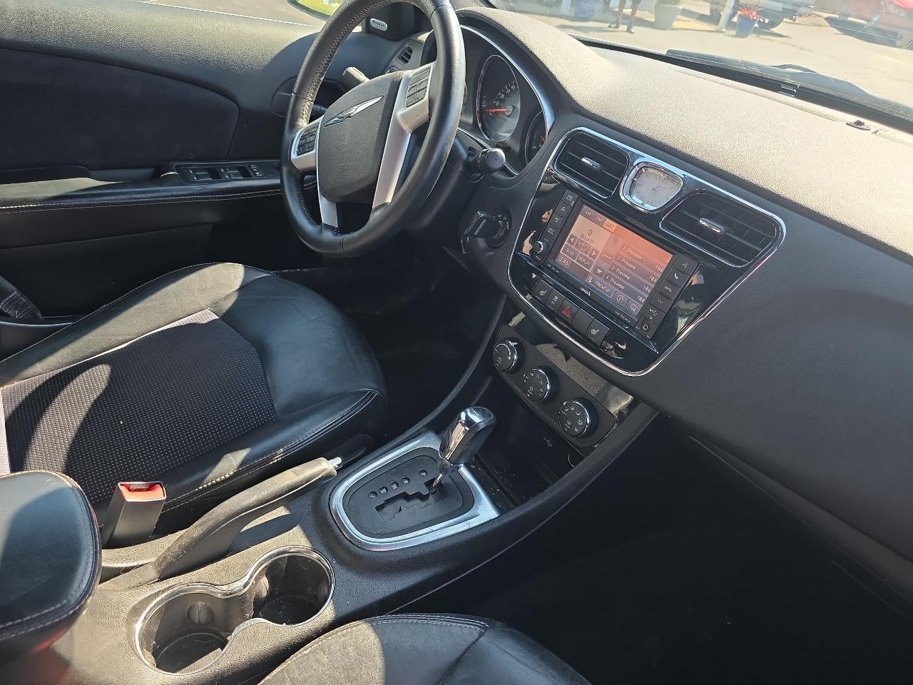 Chrysler 200 4dr Sdn Limited 2013