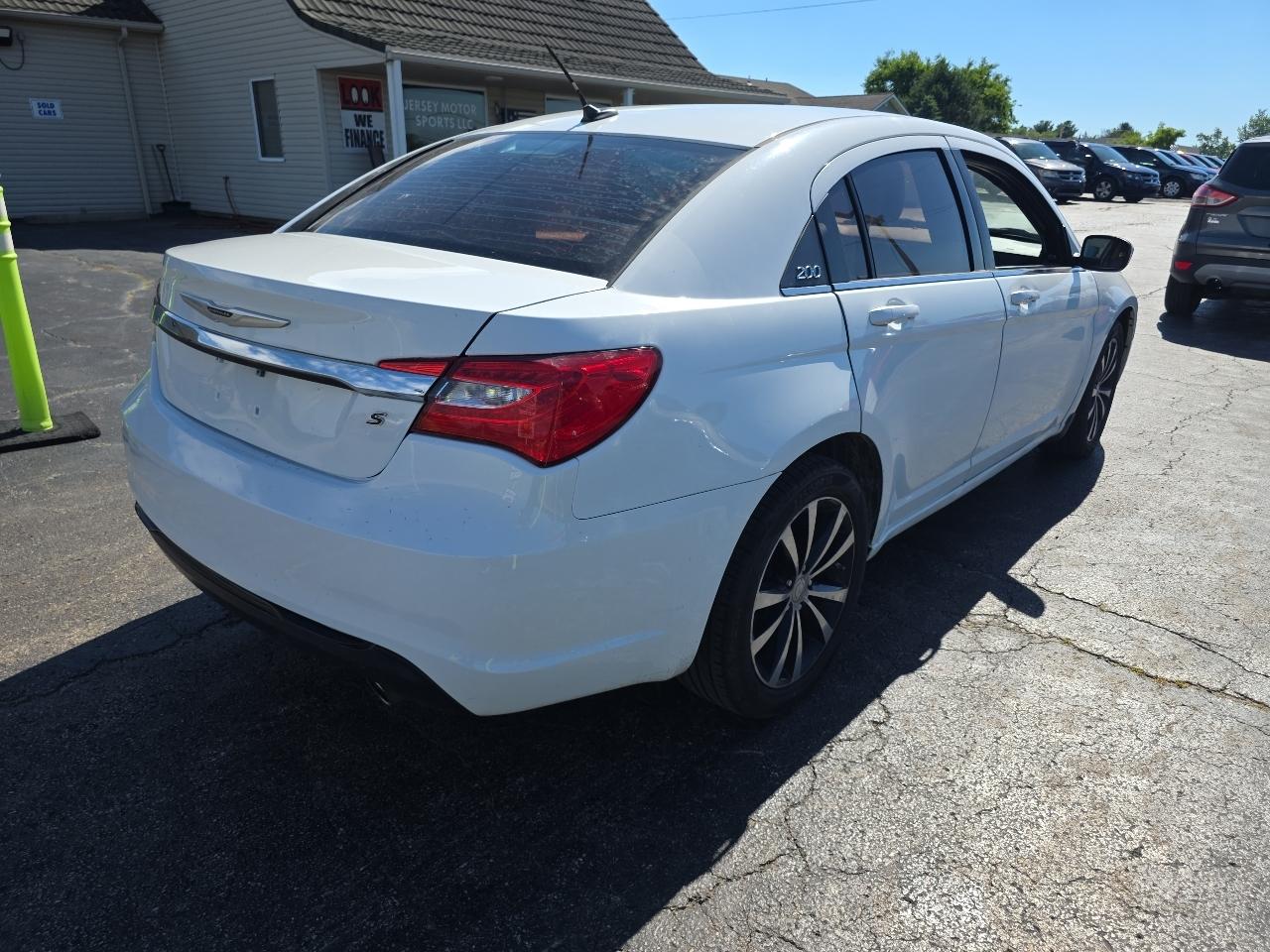 Chrysler 200 4dr Sdn Limited 2013