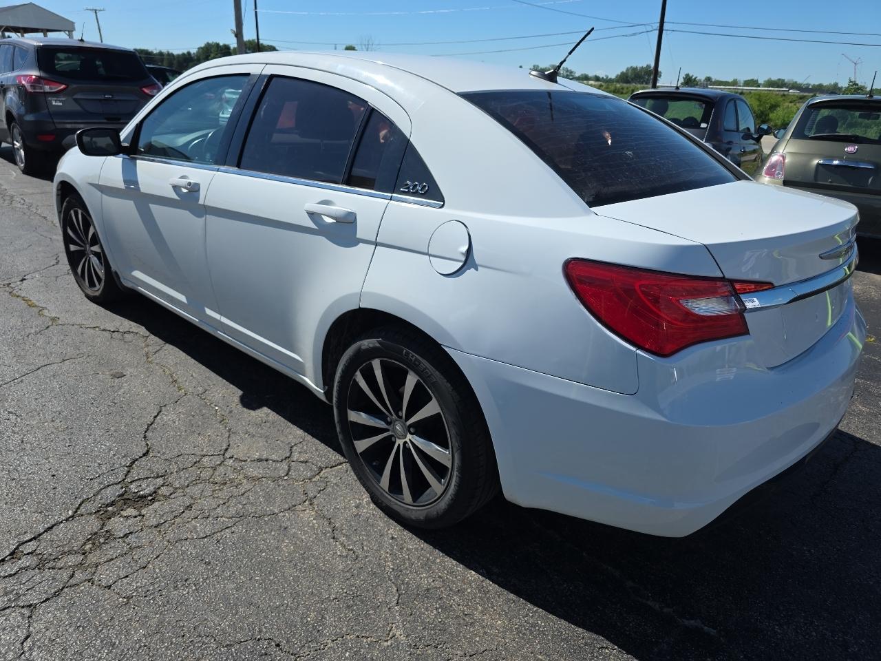 Chrysler 200 4dr Sdn Limited 2013