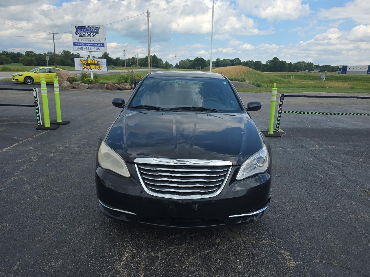 Chrysler 200 4dr Sdn LX 2013