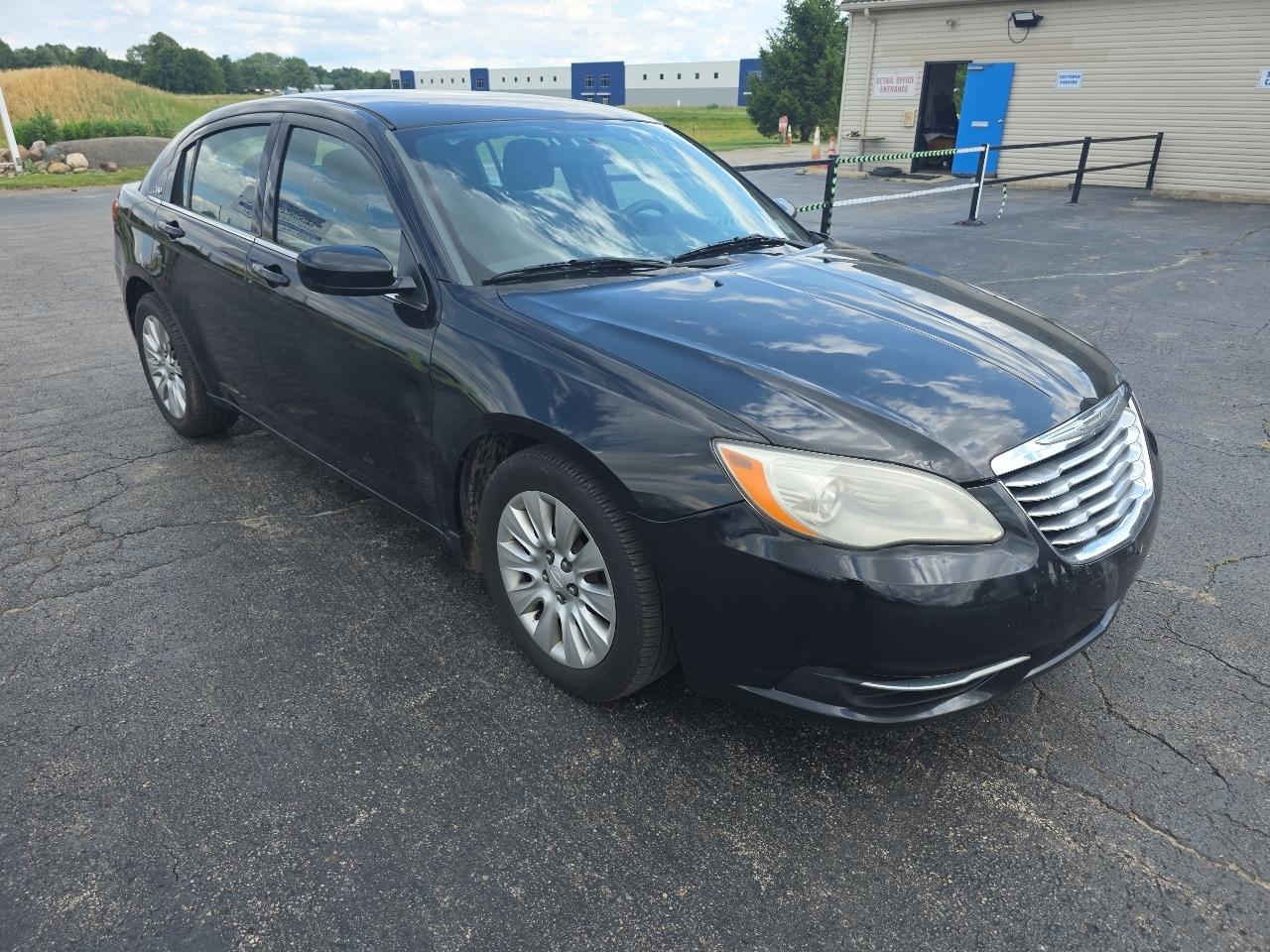 Chrysler 200 4dr Sdn LX 2013