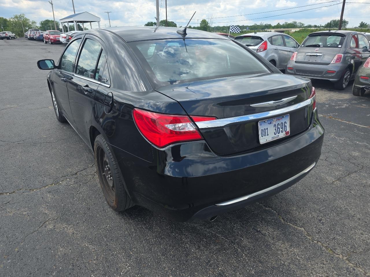 Chrysler 200 4dr Sdn LX 2013