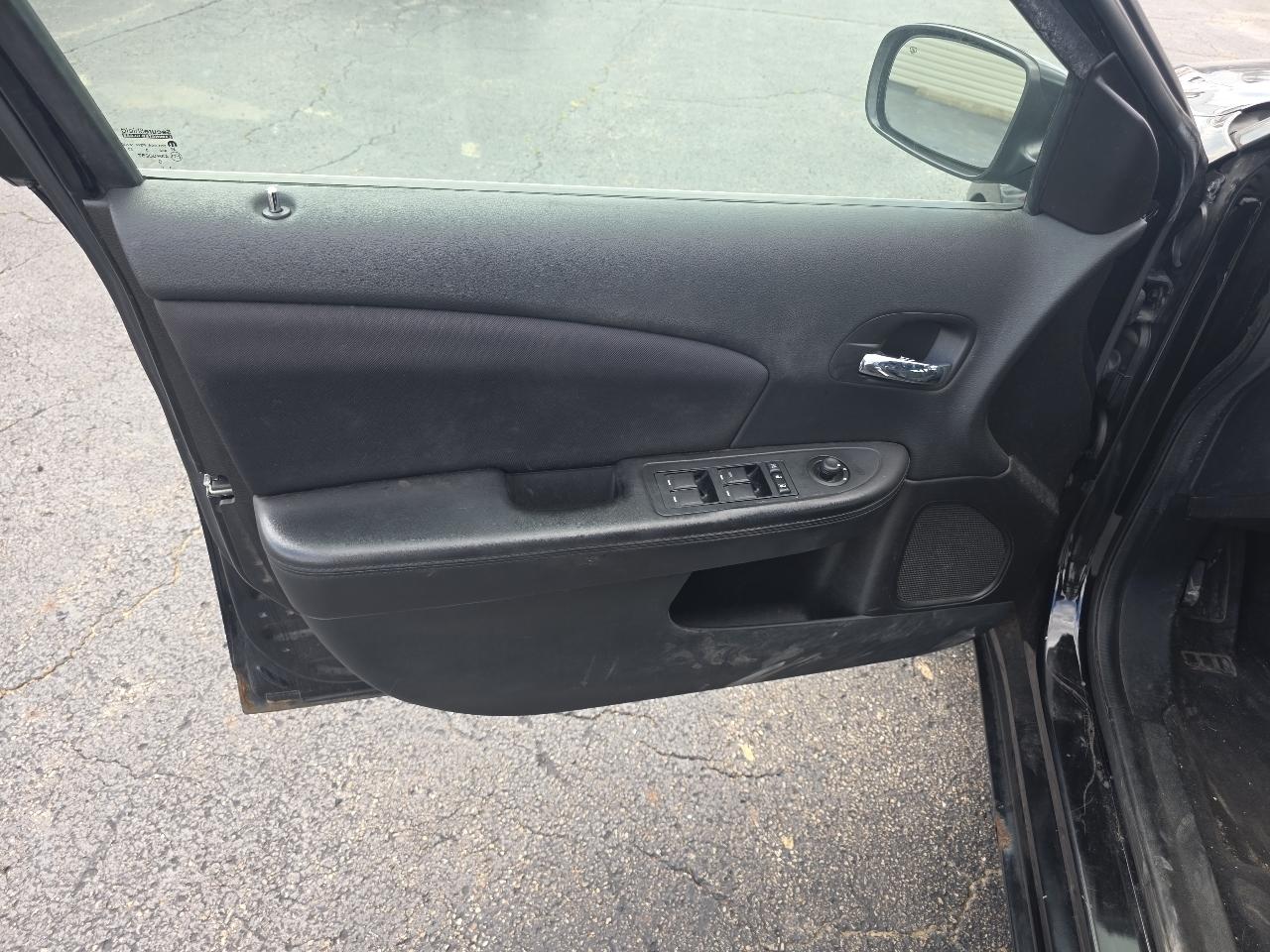 Chrysler 200 4dr Sdn LX 2013
