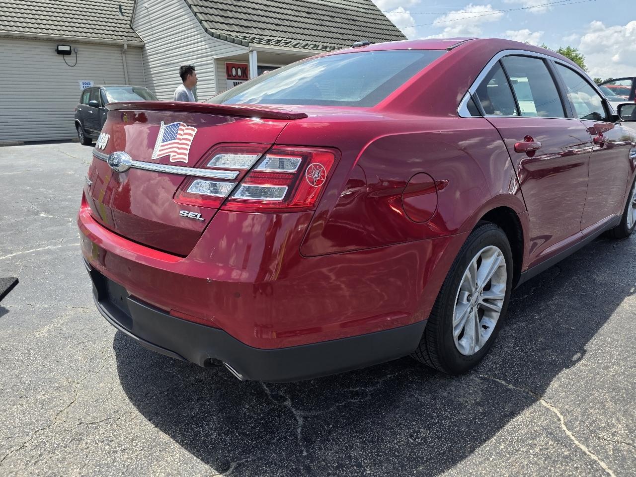 Ford Taurus 4dr Sdn SEL FWD 2016