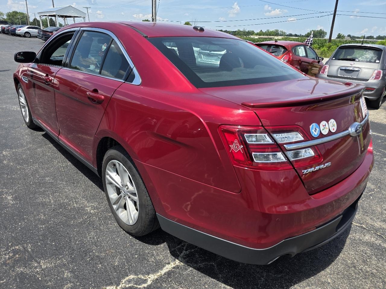 Ford Taurus 4dr Sdn SEL FWD 2016