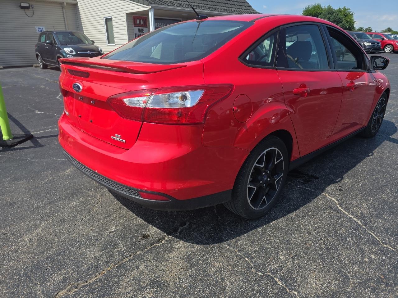 Ford Focus 4dr Sdn SE 2012