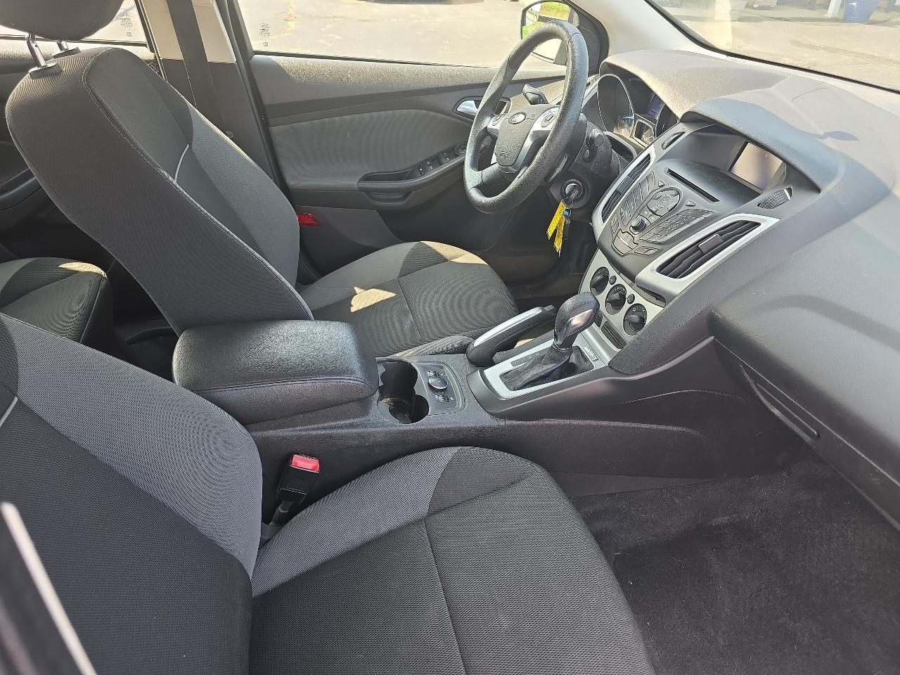Ford Focus 4dr Sdn SE 2013