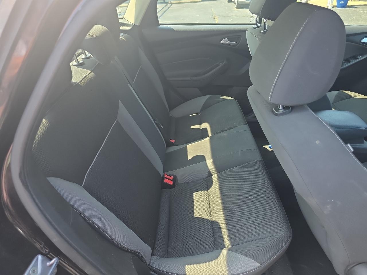 Ford Focus 4dr Sdn SE 2013