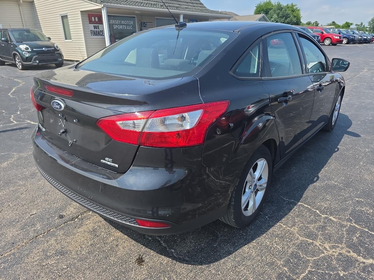 Ford Focus 4dr Sdn SE 2013