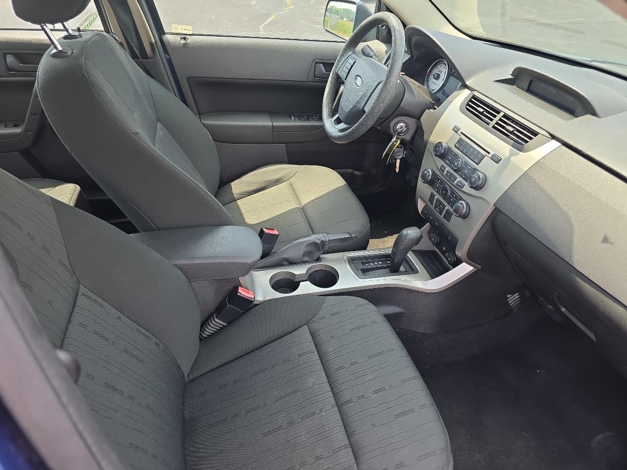 Ford Focus 4dr Sdn SES 2008