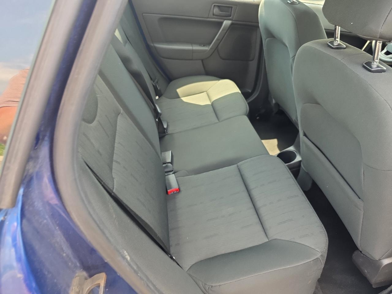 Ford Focus 4dr Sdn SES 2008