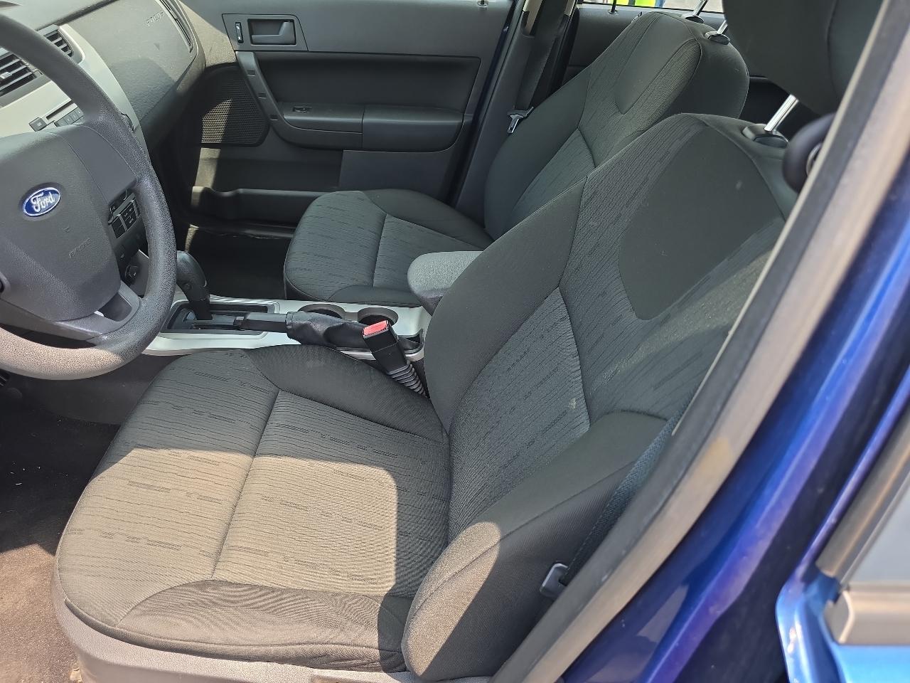 Ford Focus 4dr Sdn SES 2008