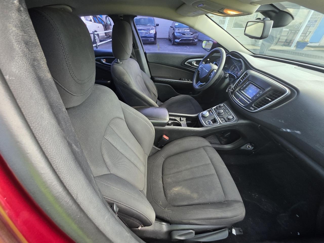 Chrysler 200 4dr Sdn Limited FWD 2015