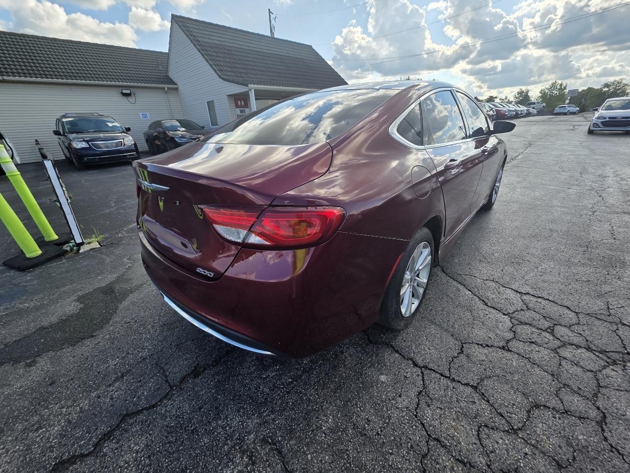 Chrysler 200 4dr Sdn Limited FWD 2015