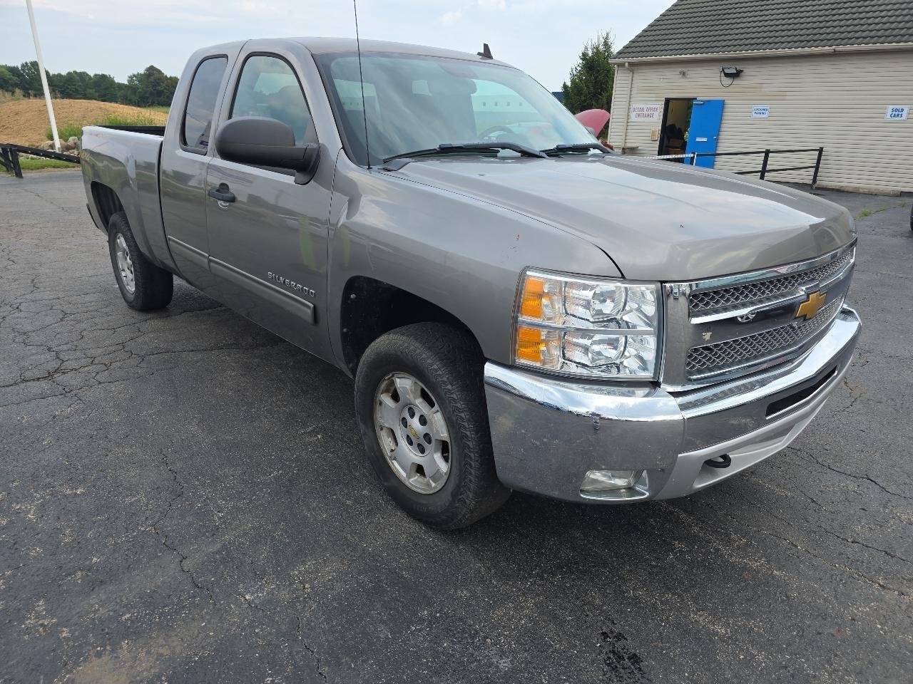 Chevrolet Silverado 1500 4WD Ext Cab 143.5" LT 2012