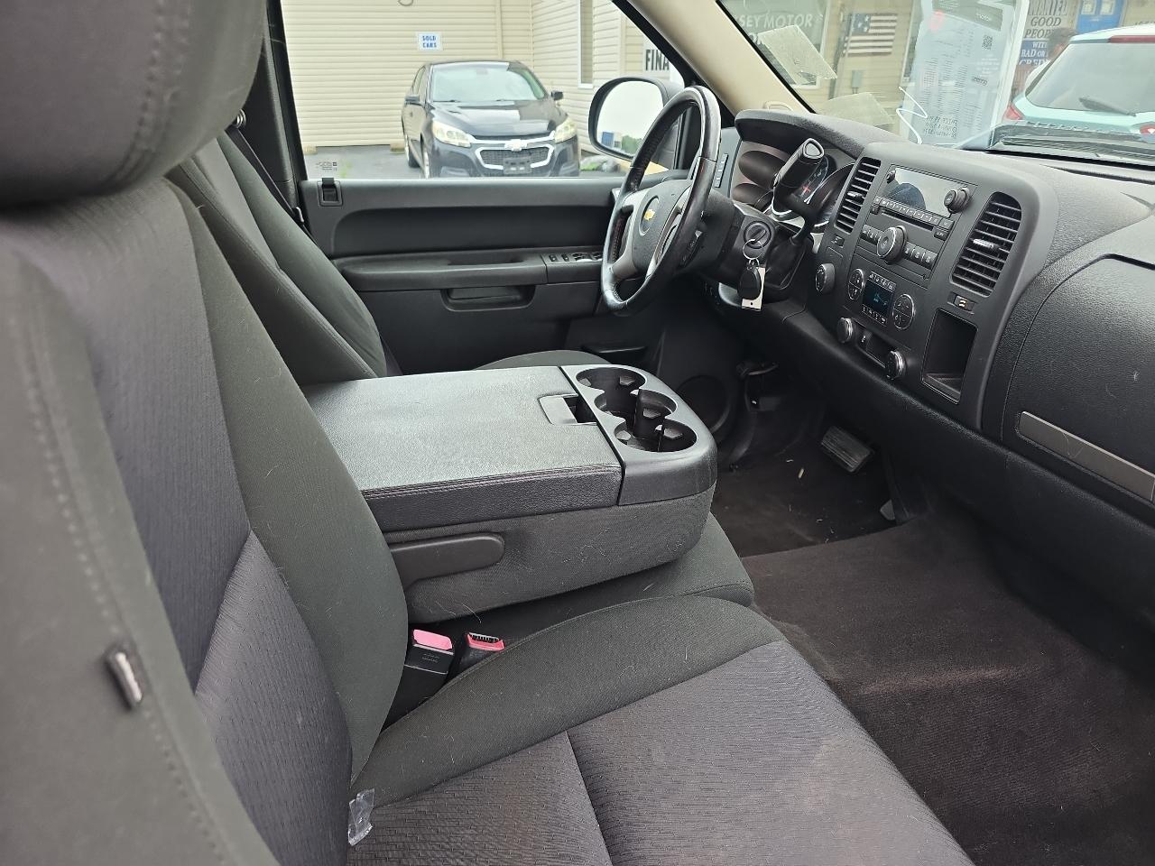 Chevrolet Silverado 1500 4WD Ext Cab 143.5" LT 2012