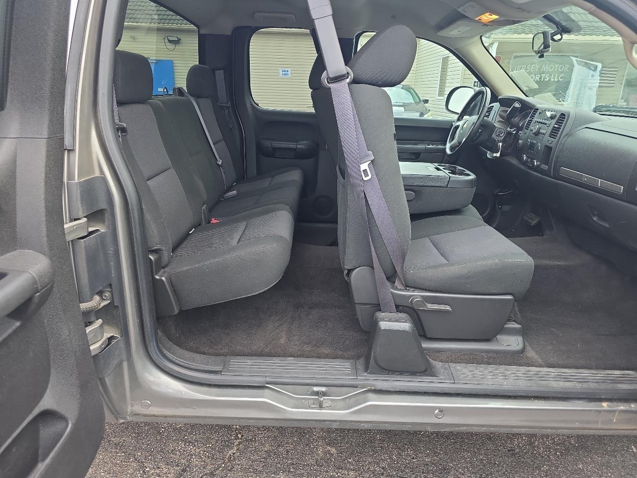 Chevrolet Silverado 1500 4WD Ext Cab 143.5" LT 2012