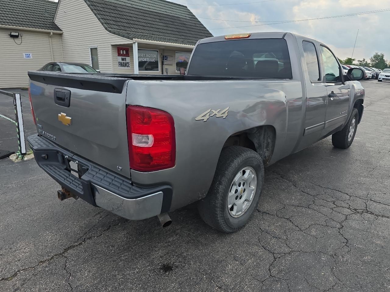 Chevrolet Silverado 1500 4WD Ext Cab 143.5" LT 2012