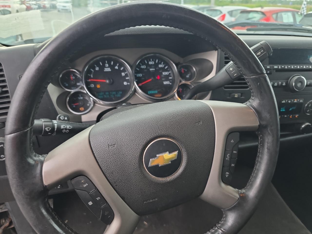 Chevrolet Silverado 1500 4WD Ext Cab 143.5" LT 2012