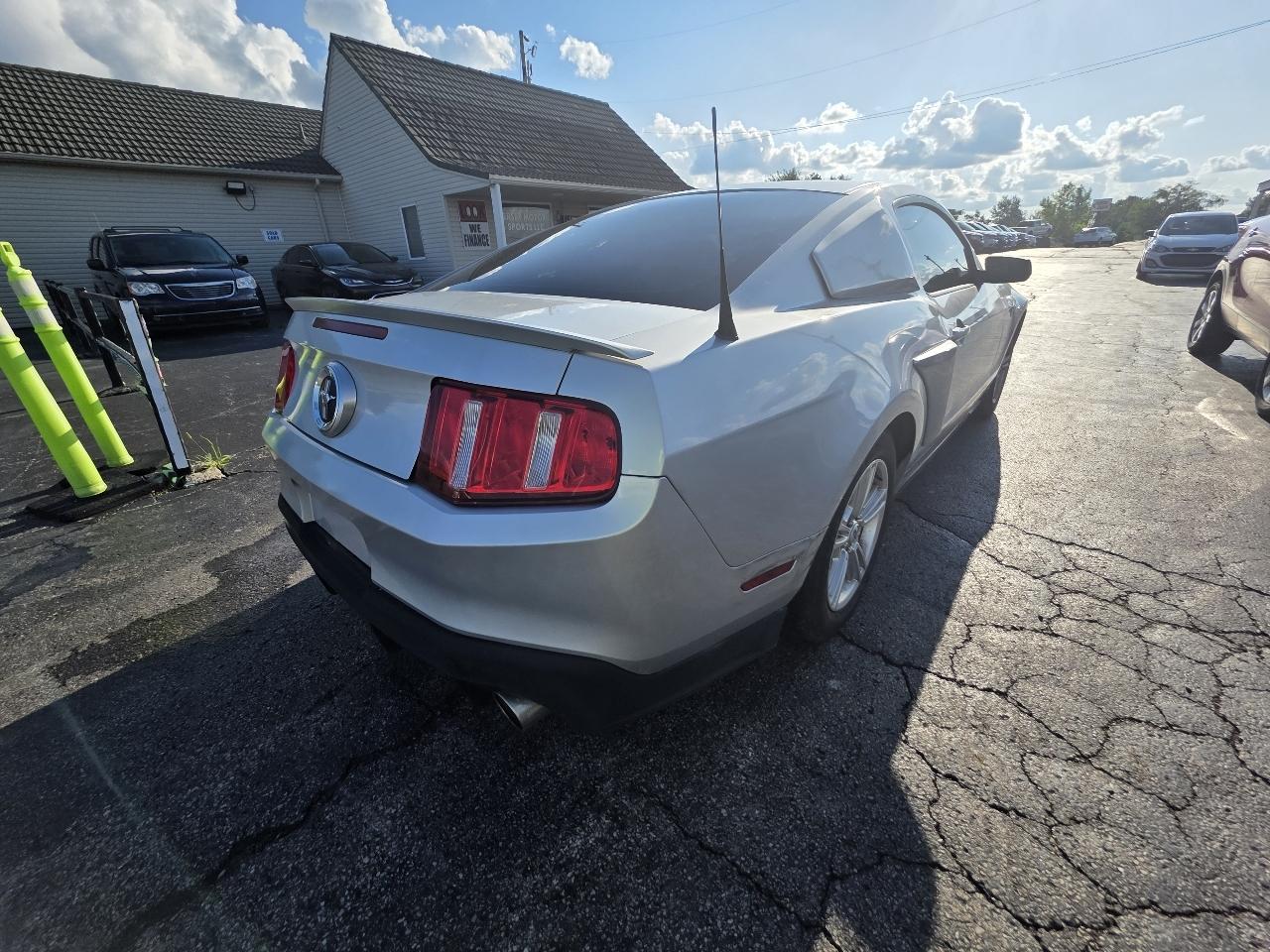 Ford Mustang 2dr Cpe V6 2010