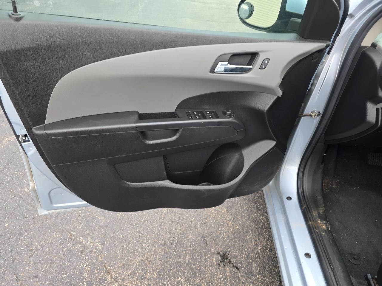 Chevrolet Sonic 4dr Sdn Auto LT 2017