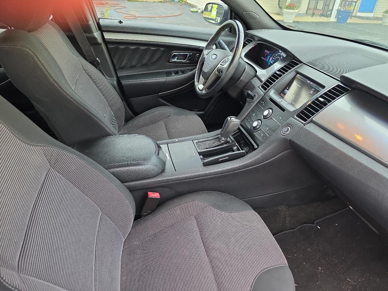 Ford Taurus 4dr Sdn SEL AWD 2013