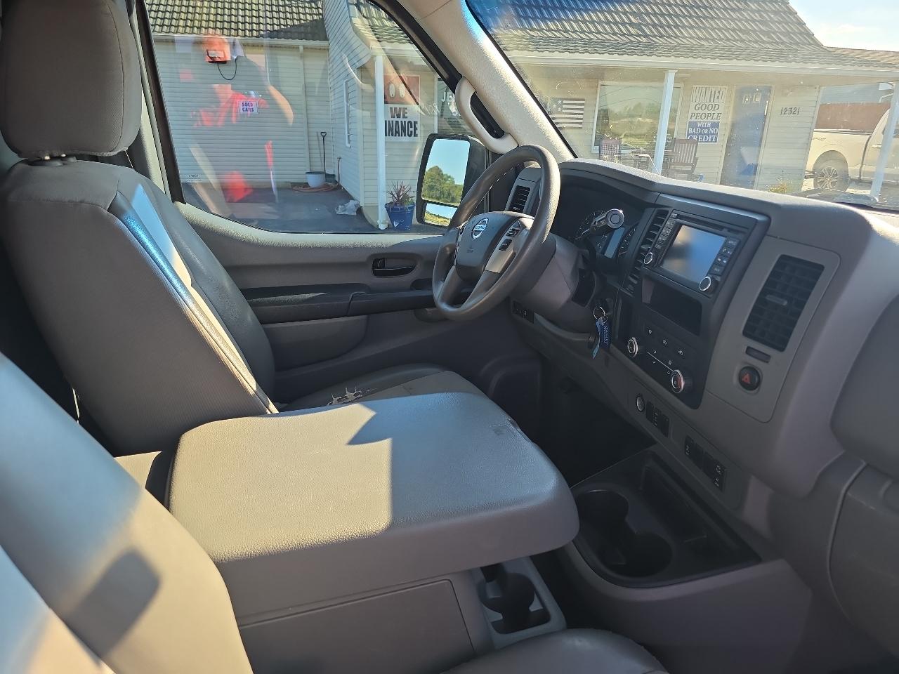 Nissan NV High Roof 2500 V6 SV 2015