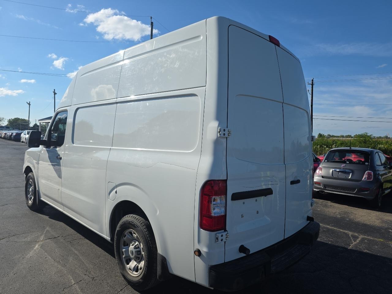 Nissan NV High Roof 2500 V6 SV 2015