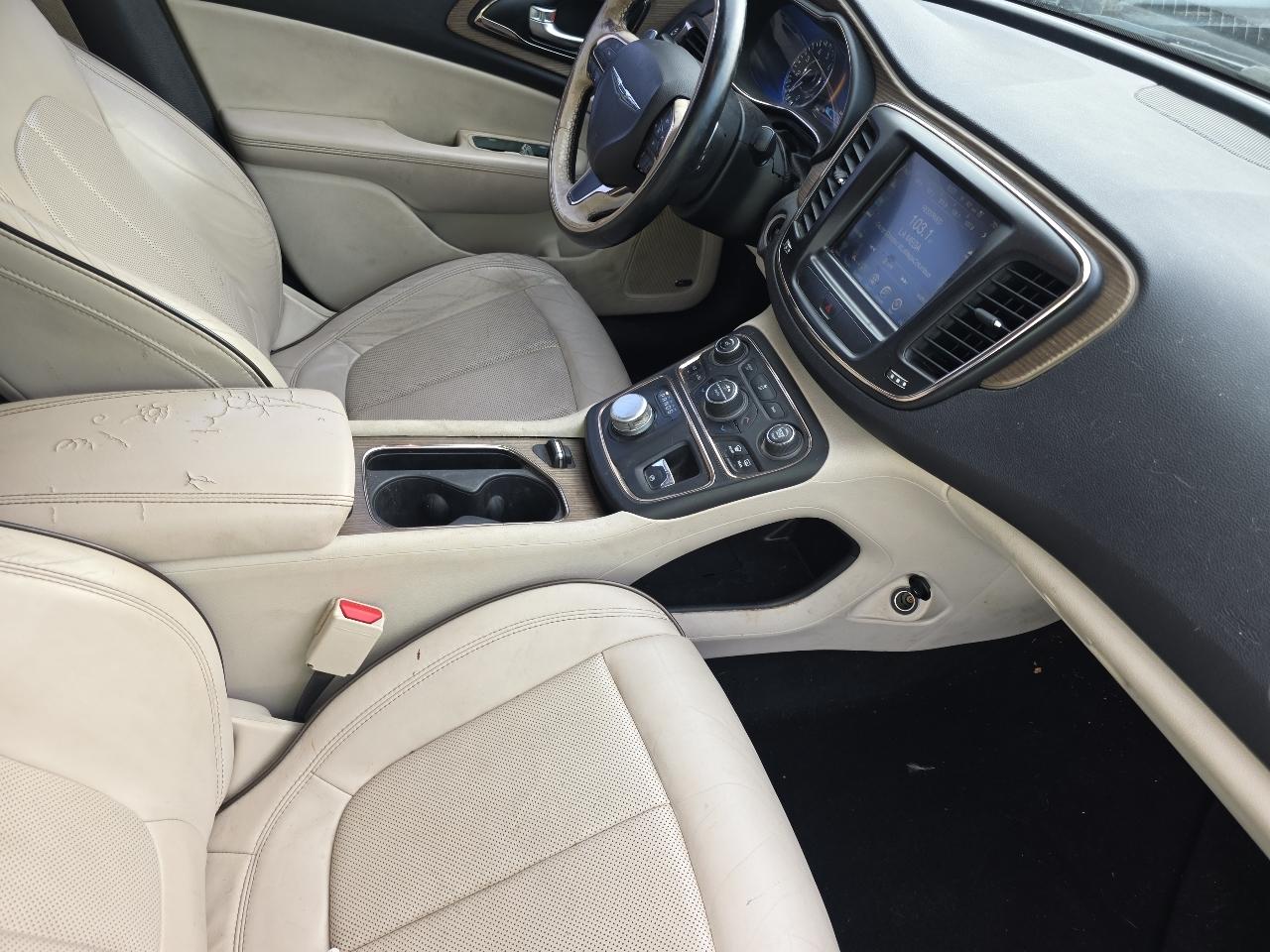 Chrysler 200 4dr Sdn C AWD 2015