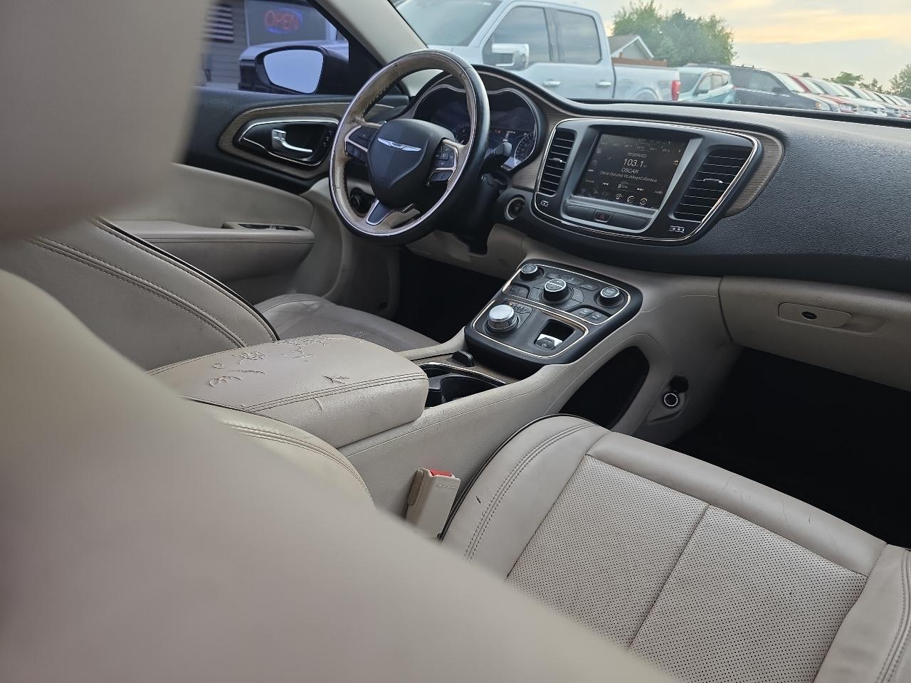 Chrysler 200 4dr Sdn C AWD 2015