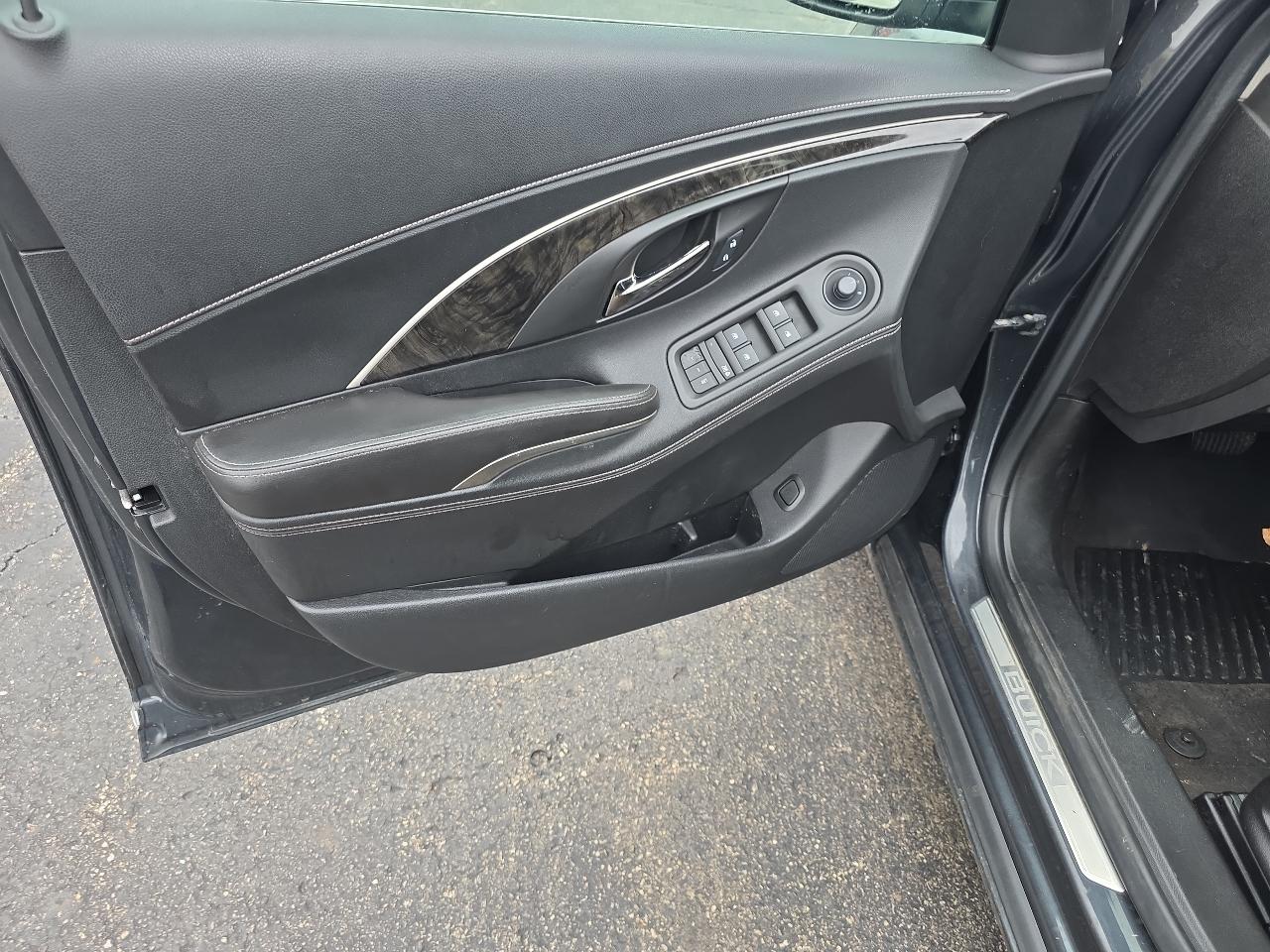 Buick LaCrosse 4dr Sdn Leather FWD 2014