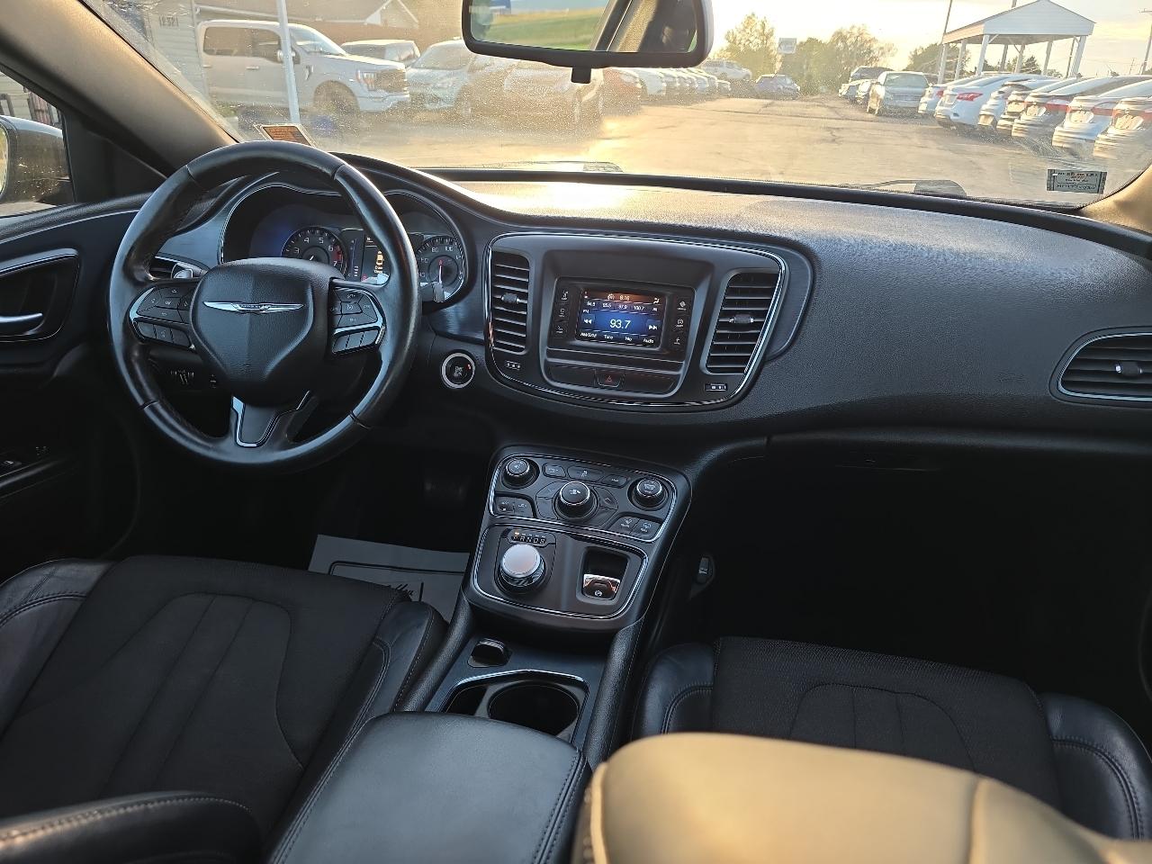 Chrysler 200 4dr Sdn S FWD 2015