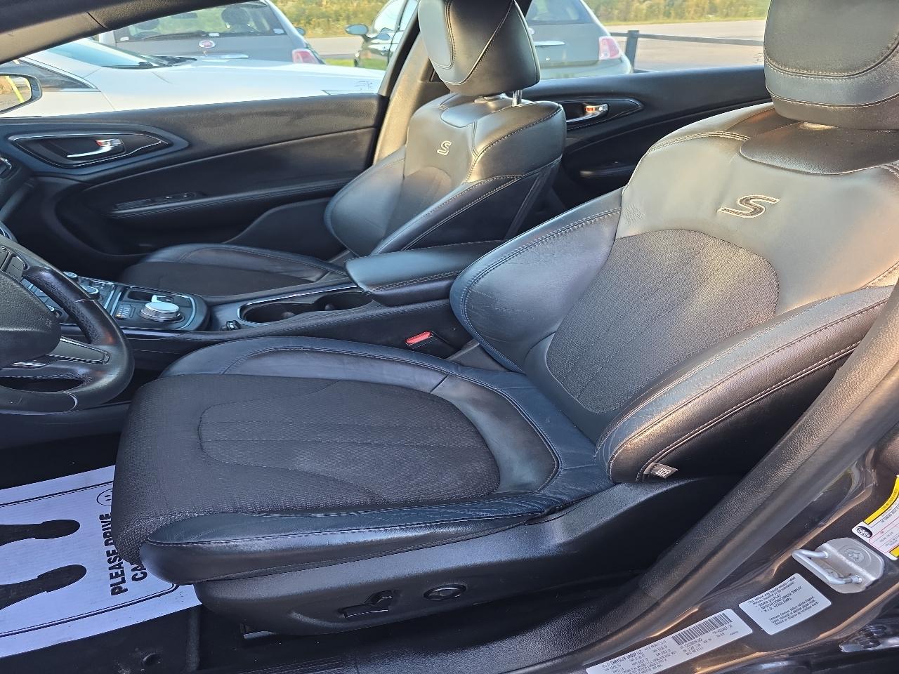 Chrysler 200 4dr Sdn S FWD 2015