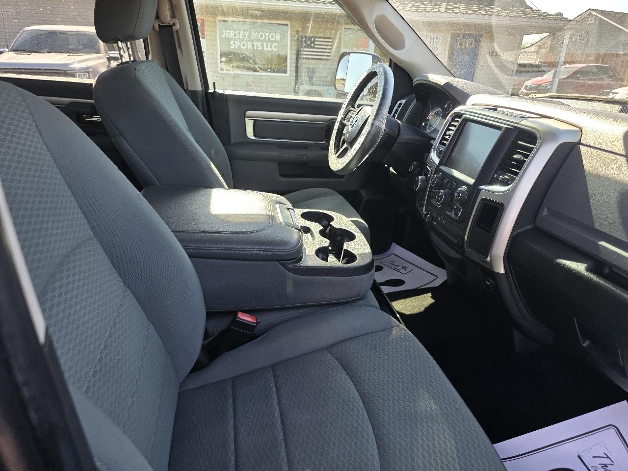 RAM 1500 4WD Crew Cab 140.5" Outdoorsman 2017