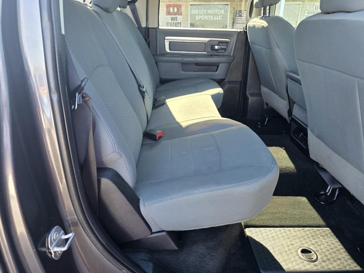 RAM 1500 4WD Crew Cab 140.5" Outdoorsman 2017