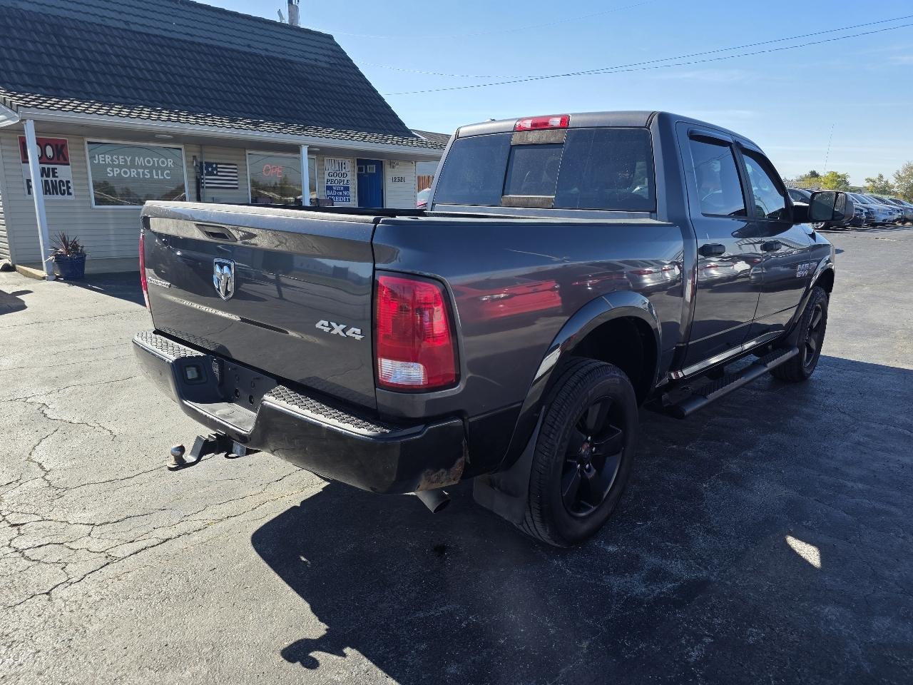 RAM 1500 4WD Crew Cab 140.5" Outdoorsman 2017