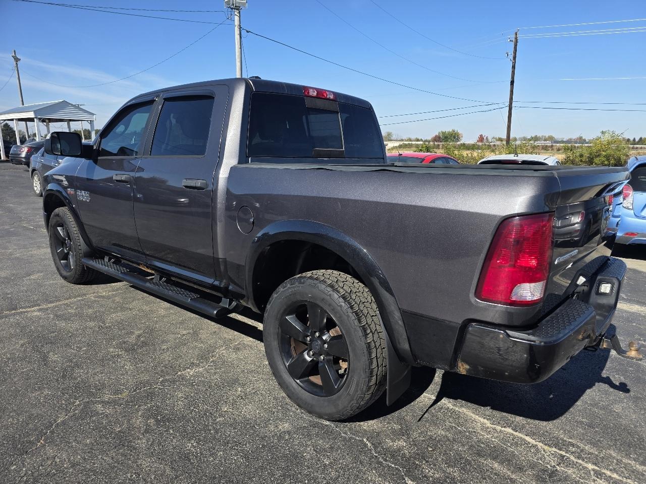 RAM 1500 4WD Crew Cab 140.5" Outdoorsman 2017
