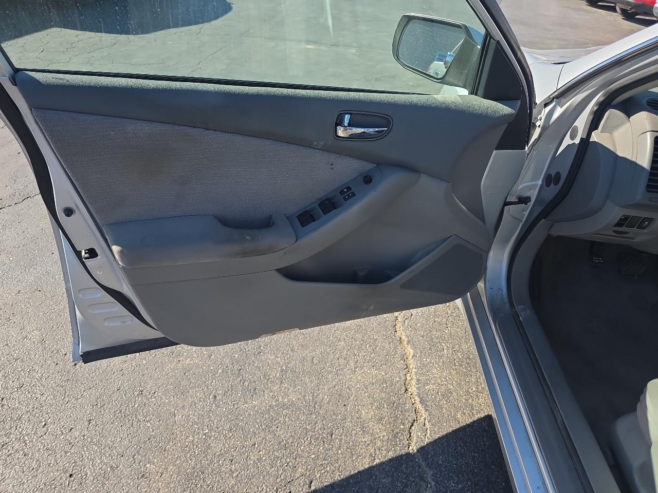 Nissan Altima 4dr Sdn I4 CVT 2.5 S 2012