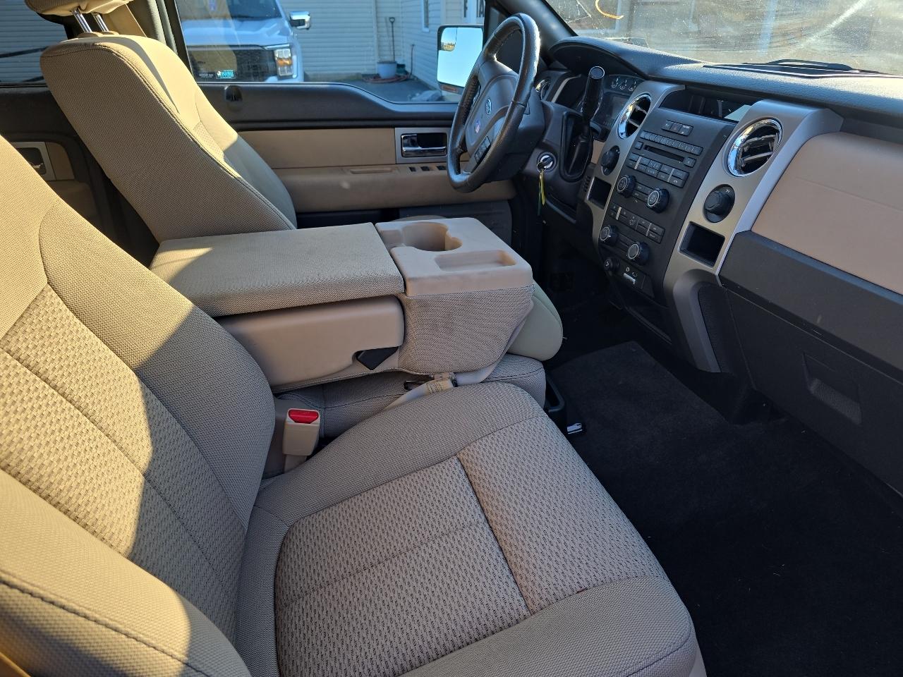 Ford F-150 4WD SuperCrew 145" Platinum 2011