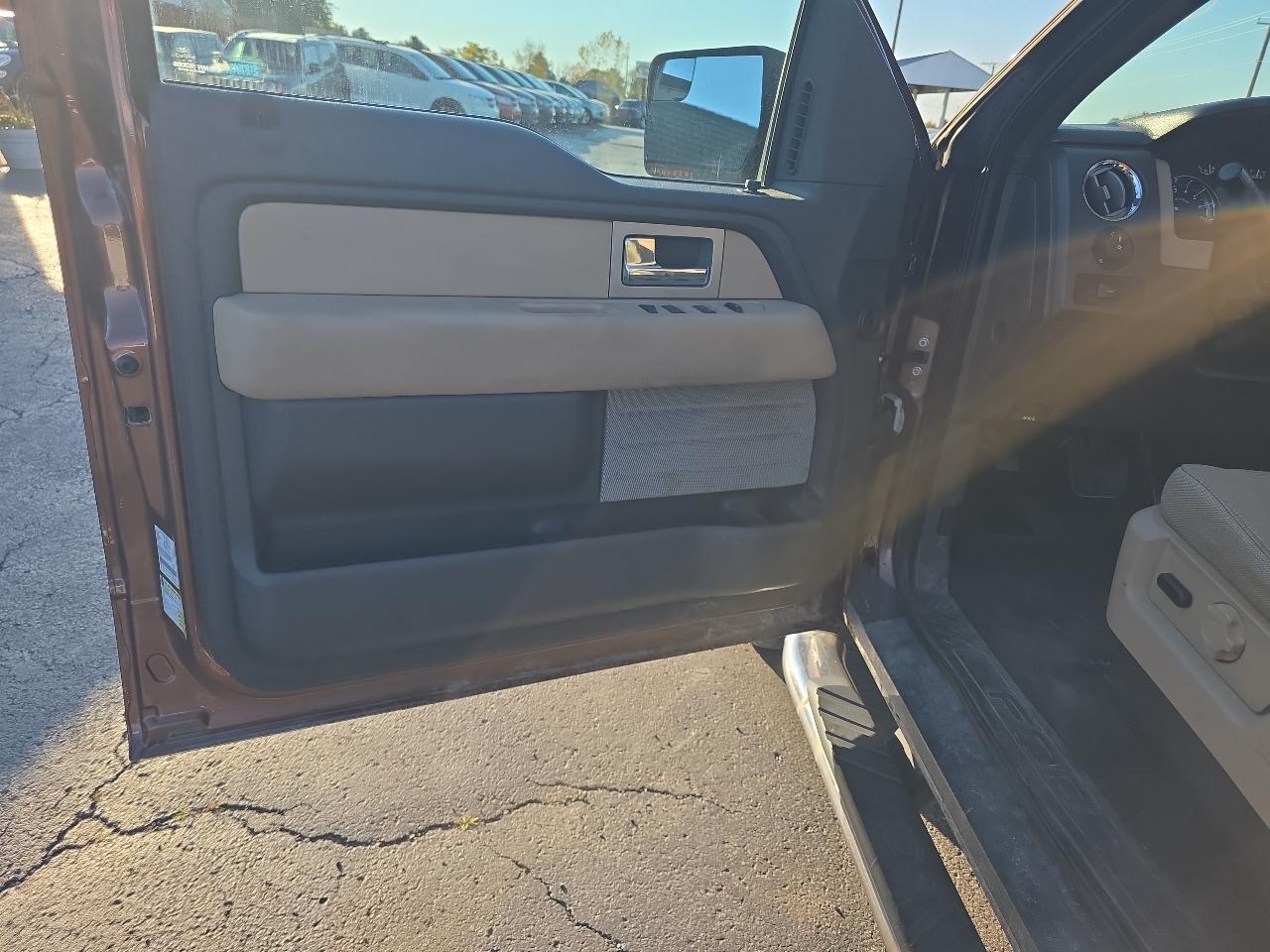 Ford F-150 4WD SuperCrew 145" Platinum 2011